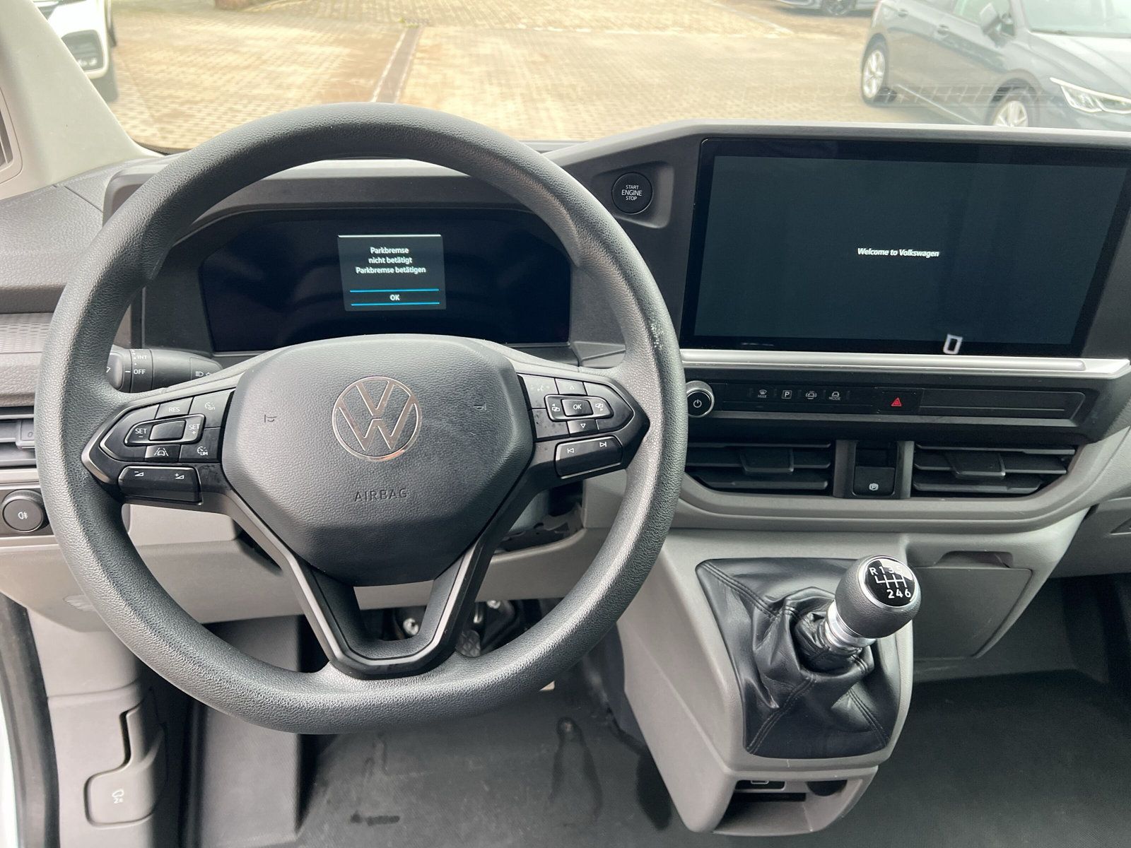 Fahrzeugabbildung Volkswagen T7 Transporter 2.0 TDI LR 3-Sitze LED KAMERA