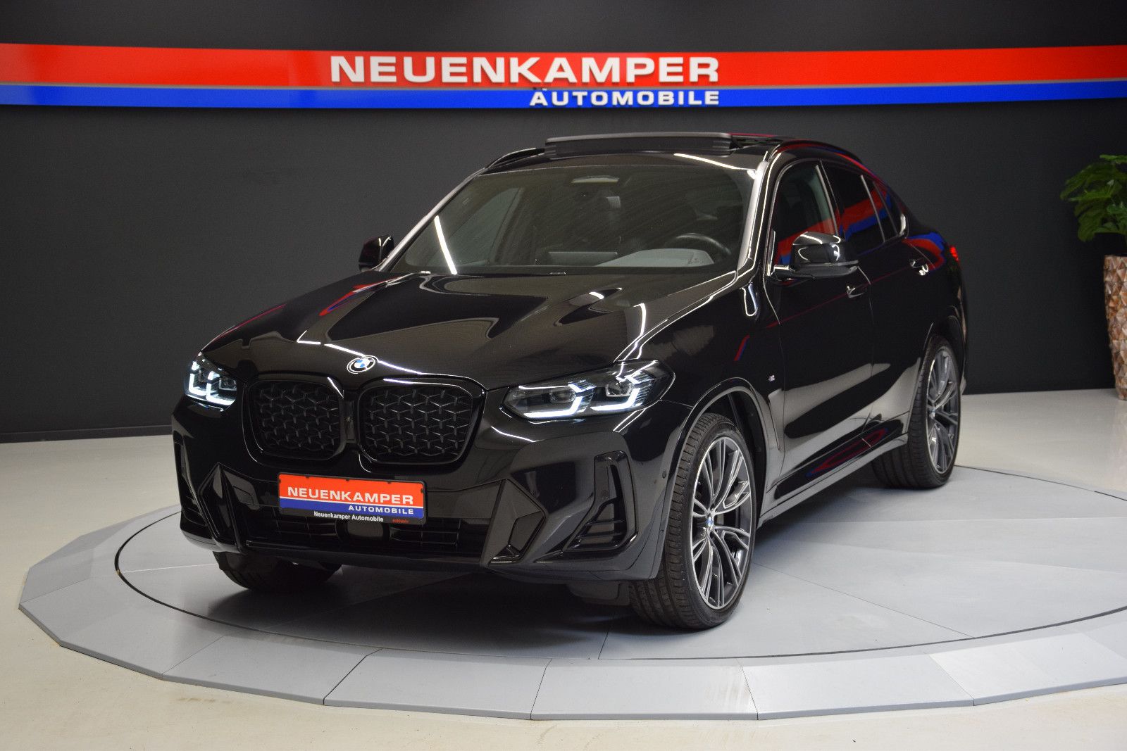Fahrzeugabbildung BMW X4 xDrive 30 d M Sport ACC Pano Leder AHK STHZ