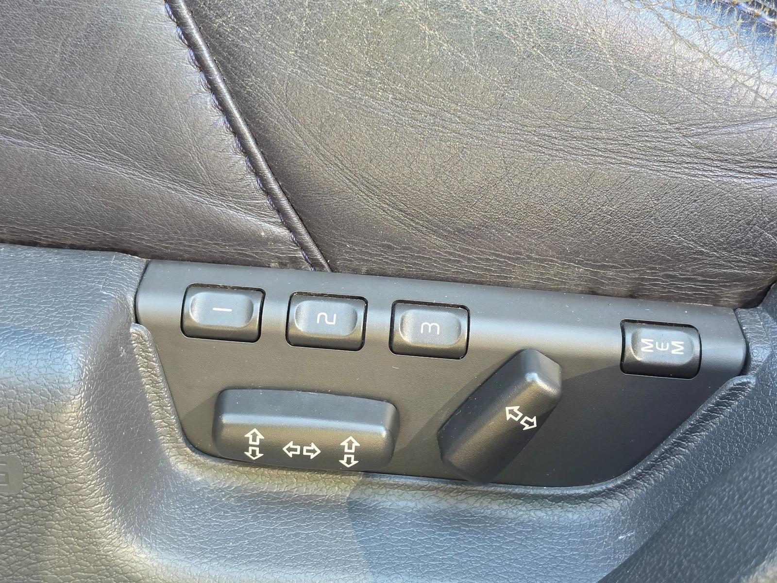 VOLVO V70 - R GEARTRONIC - CUIR - AUTO - 299 CV