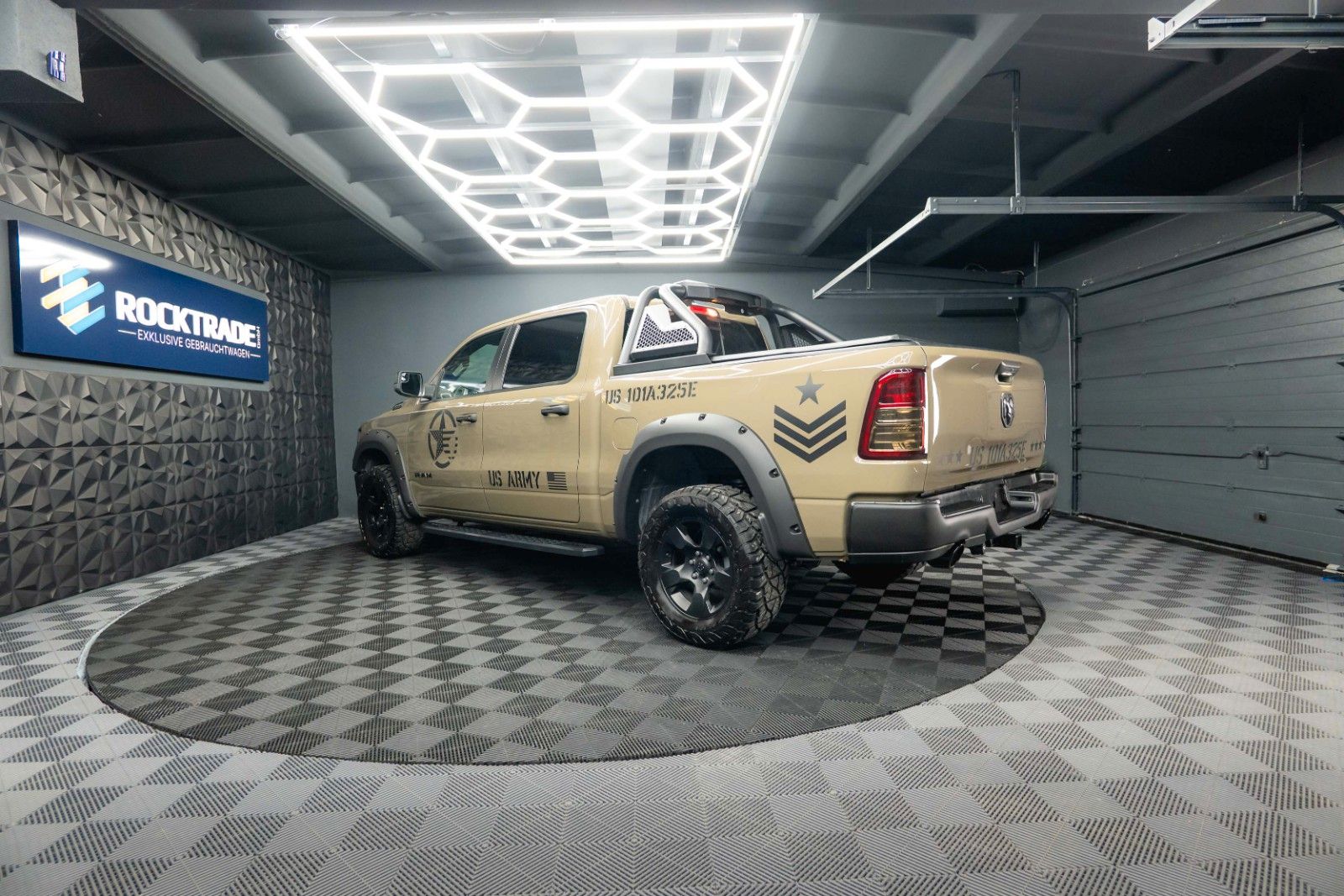 Fahrzeugabbildung Dodge RAM 5.7 V8 HEMI 4x4 NIGHT OFFROAD ARMY STYLE LED
