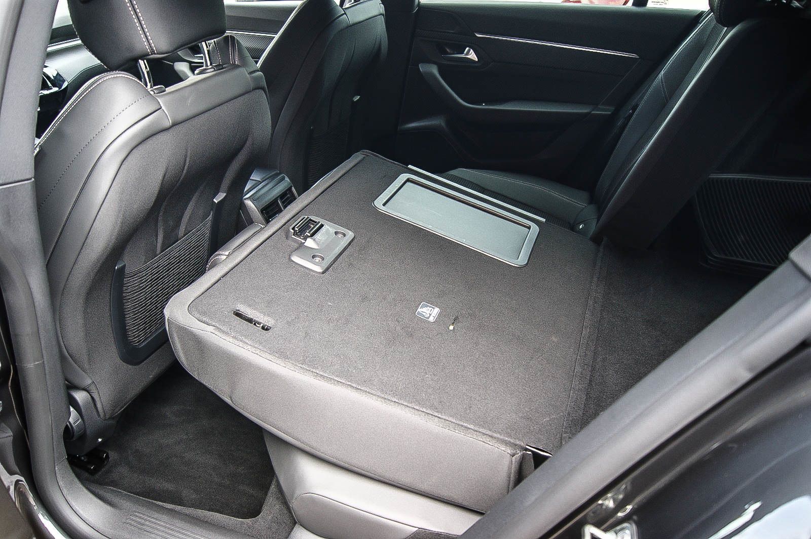 Fahrzeugabbildung Peugeot 508 SW Hybrid 225 Allure ANHÄNGERKUPPLNG LED ACC