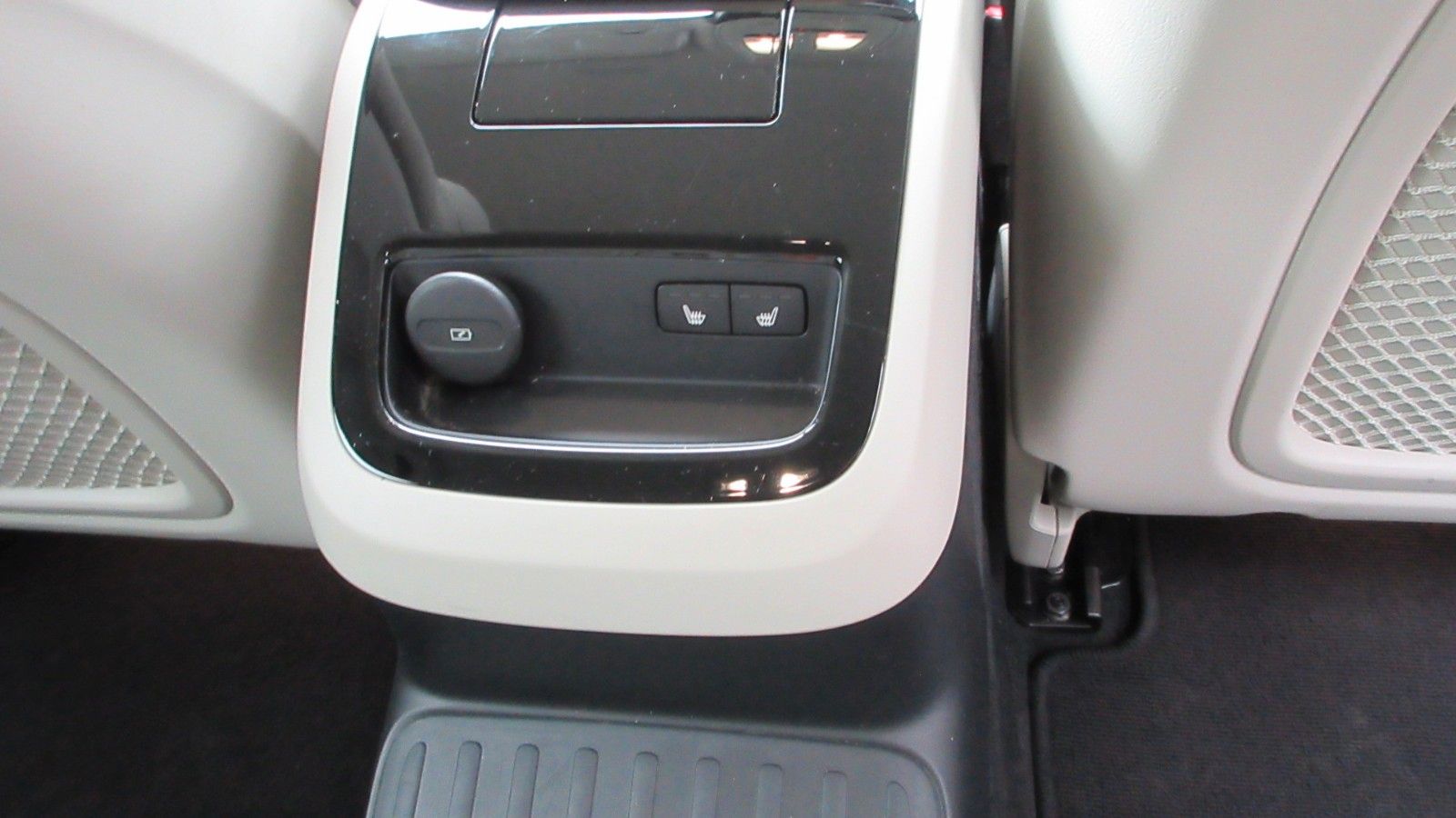 Fahrzeugabbildung Volvo V60 T8 Plus Bright | AHK |