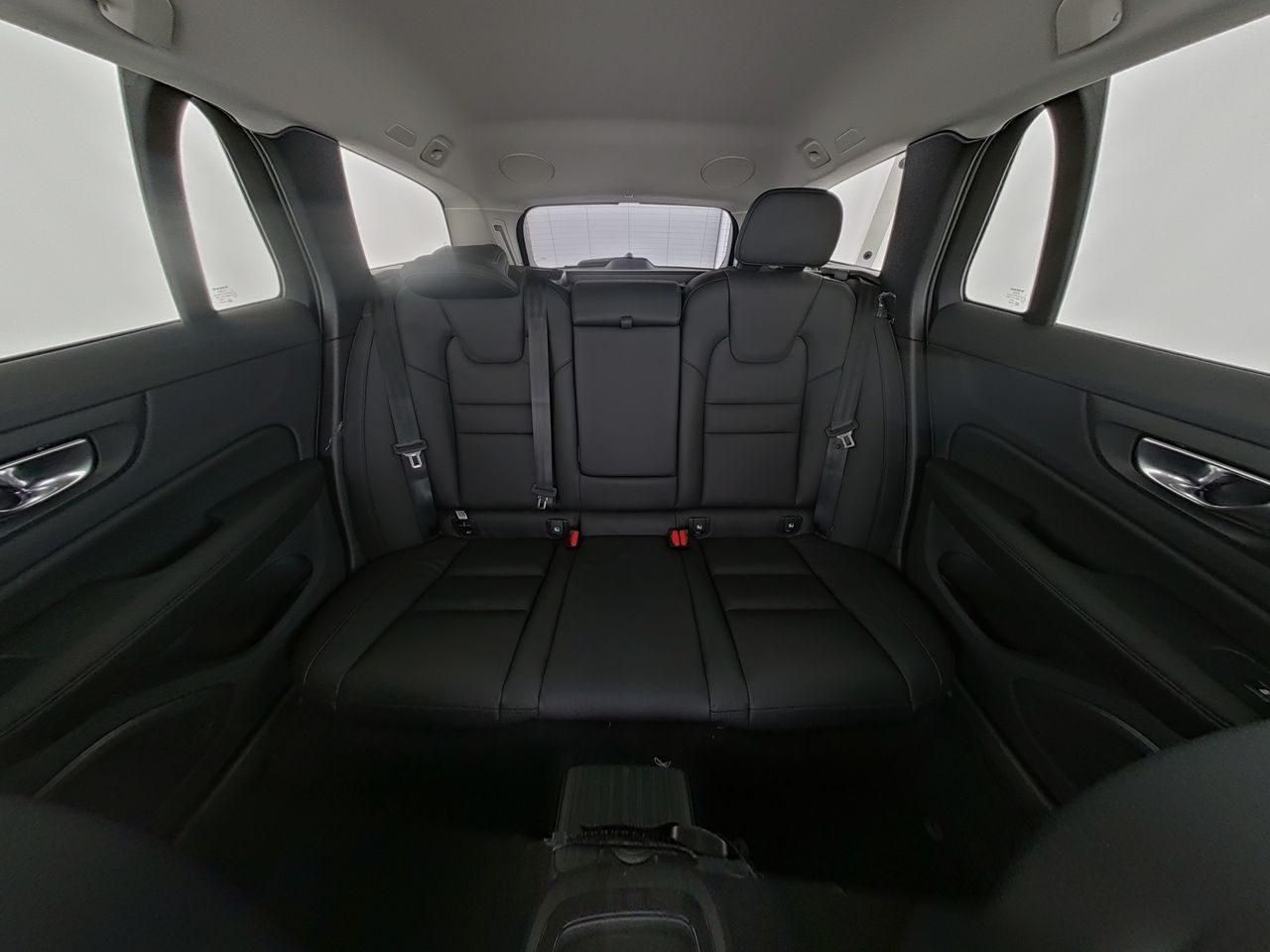Fahrzeugabbildung Volvo V60 Kombi Plus Dark Recharge Plug-In Hybrid AWD