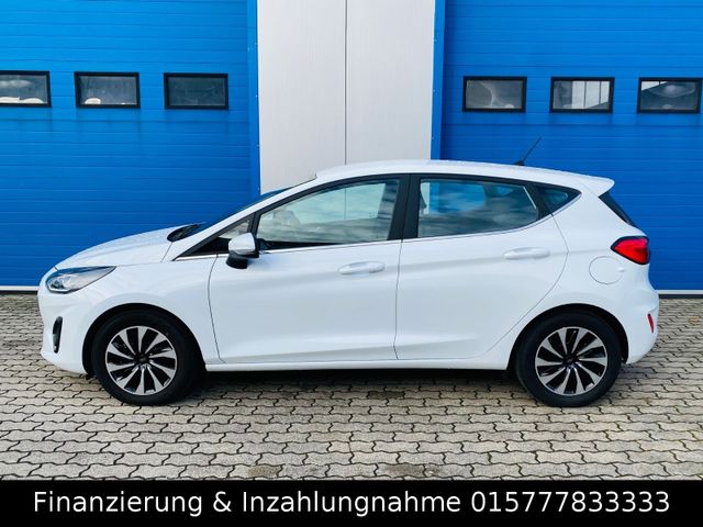 Ford Fiesta LED Apple Car Play Lenkradheizung 1 Hand