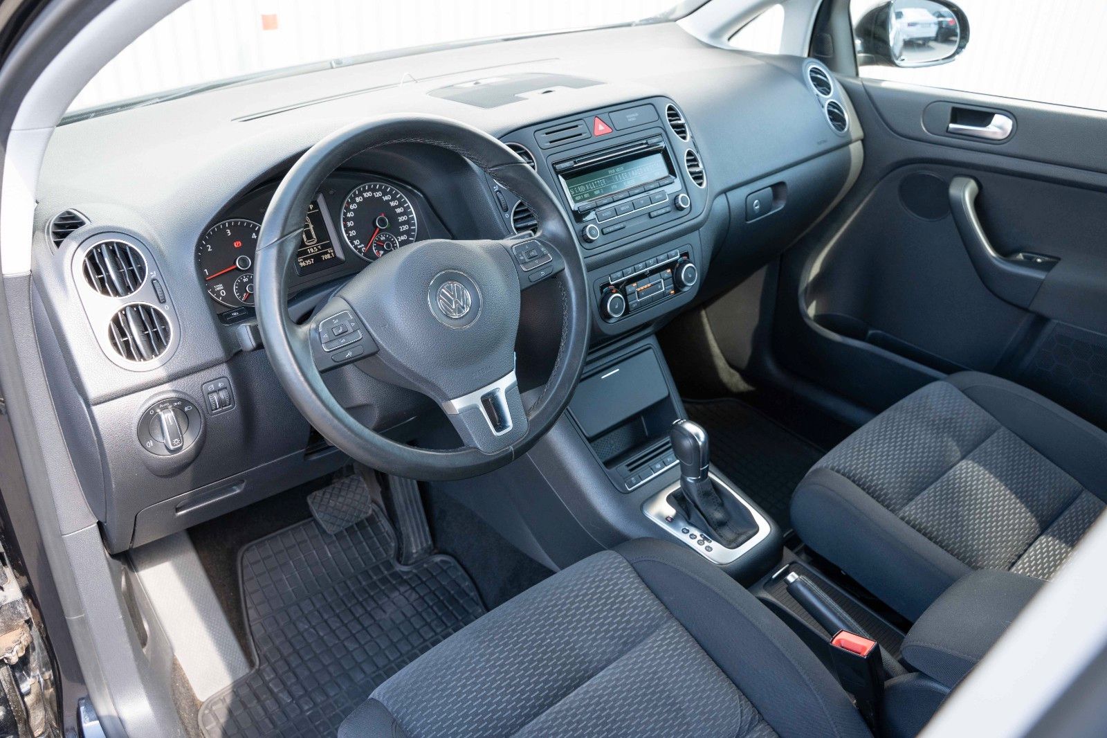 Fahrzeugabbildung Volkswagen GOLF PLUS VI 2.0 TDI COMFORTLINE DSG PDC AHK