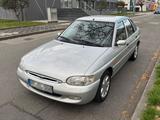 Ford Escort 1.6 Ghia  - Ford Escort Gebrauchtwagen in Mannheim