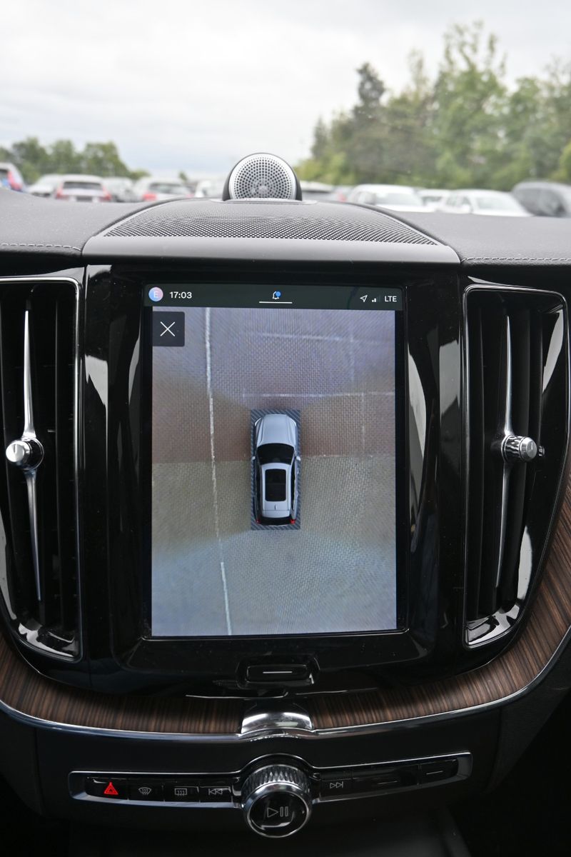 Fahrzeugabbildung Volvo XC60 T8 PHEV Ultimate Dark*LUFT*360°*ACC*AHK*