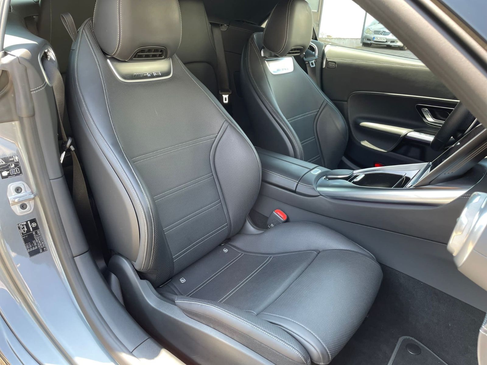 Fahrzeugabbildung Mercedes-Benz SL 63 AMG 4MATIC+ Head-Up 21" Lift Massage 360°