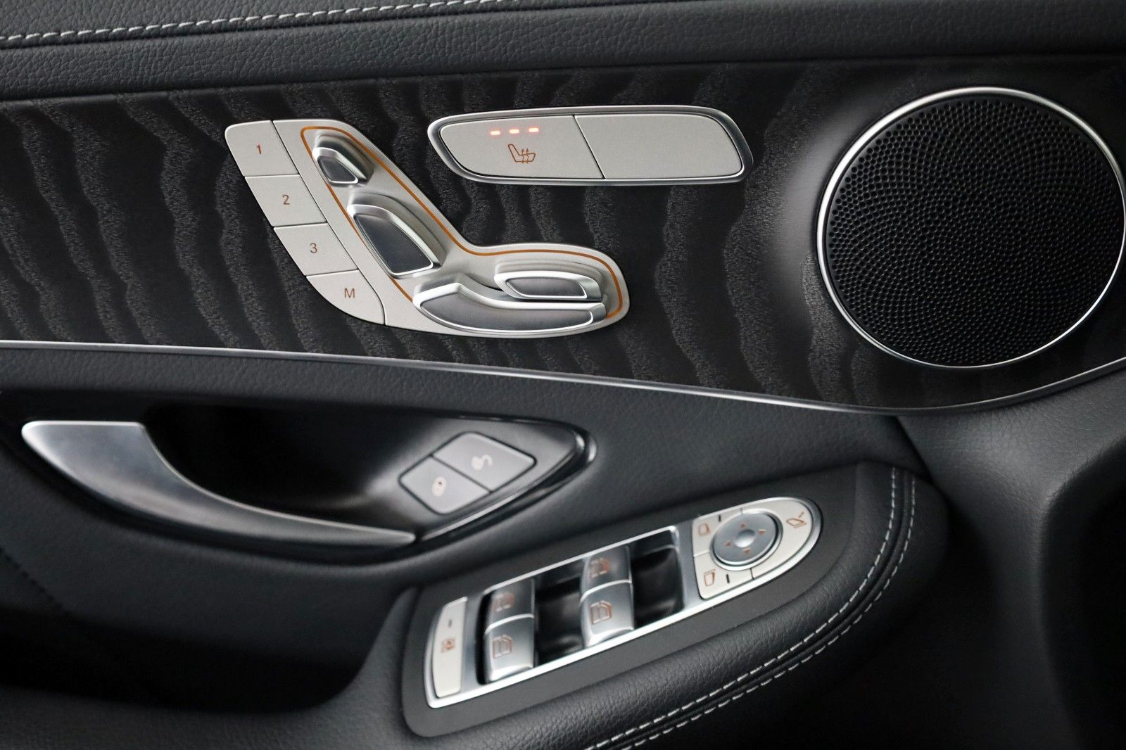 Fahrzeugabbildung Mercedes-Benz GLC 300 de Coupe 4M,AMG,Night-pak.,LED,360Kamera