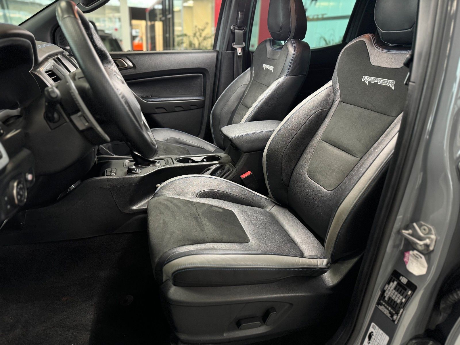 Fahrzeugabbildung Ford Ranger 2.0TDCi Panther Raptor DoKa 4x4 Standhzg.