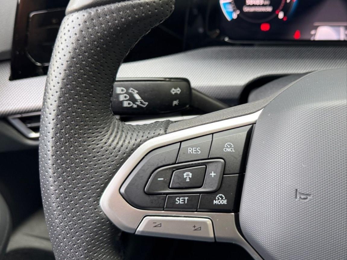 Volkswagen Golf VIII Variant R-Line 1.5 TSI APP*ACC*LED!!, миниатюра 13