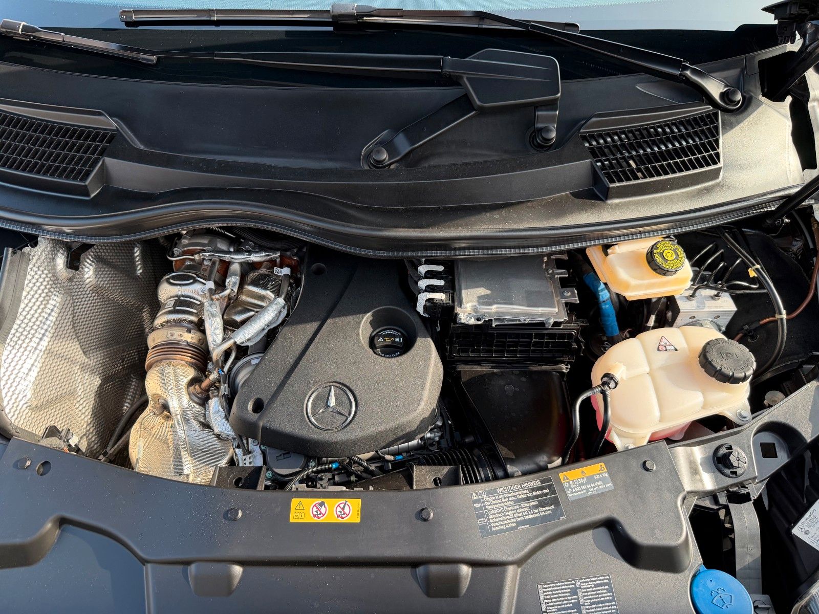 Fahrzeugabbildung Mercedes-Benz V300 d MARCO POLO AMG LINE VOLL NIVELLIERUNG