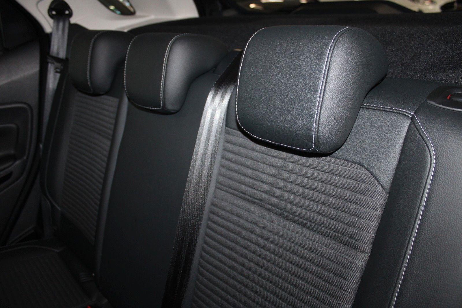 Fahrzeugabbildung Ford EcoSport Titanium LED B&O NAVI DAB Teilleder