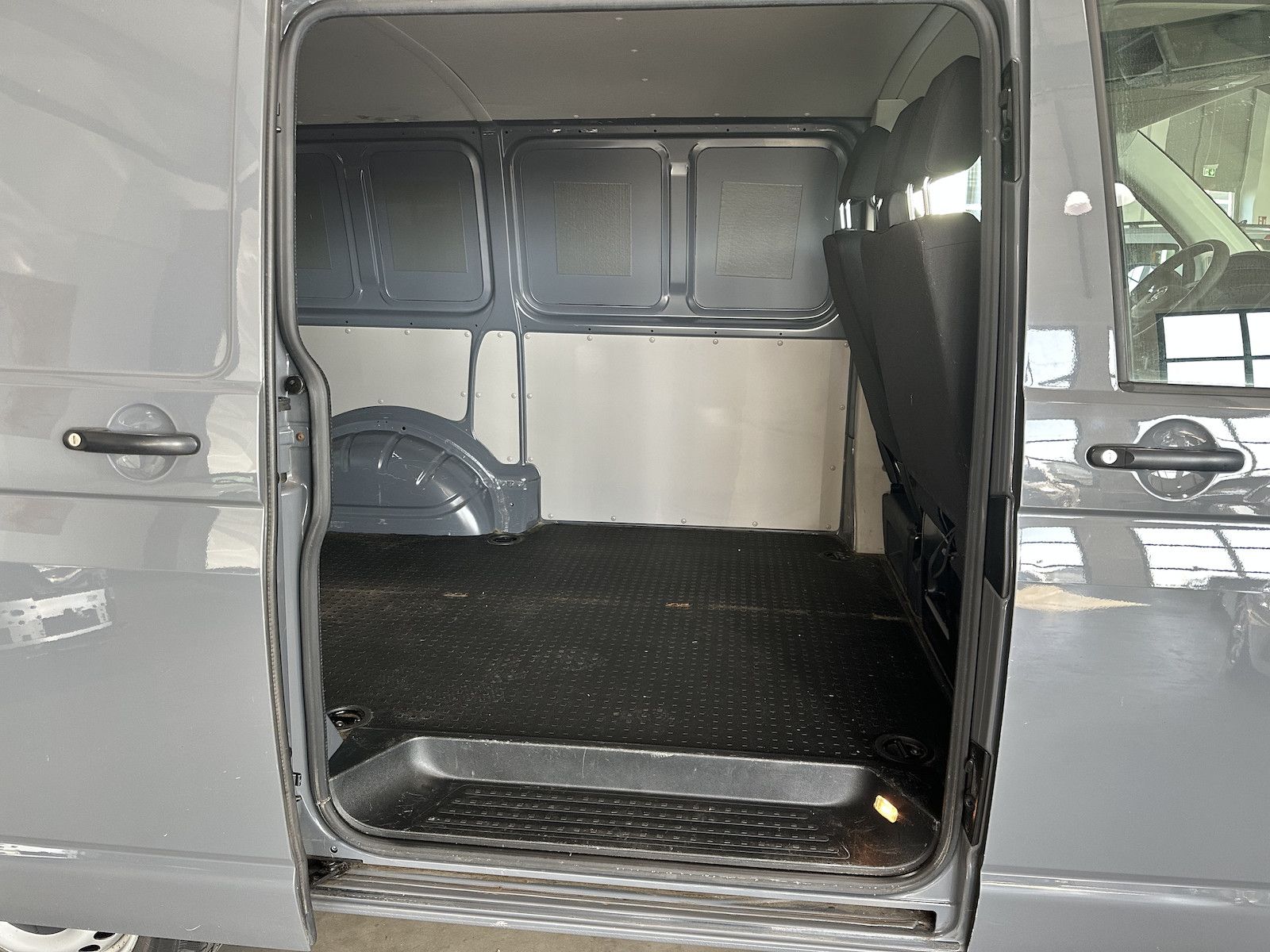 Fahrzeugabbildung Volkswagen T6 Kasten 2.0 TDI Kurz/1.Hd/U-Frei/3-Sitzer/PDC/