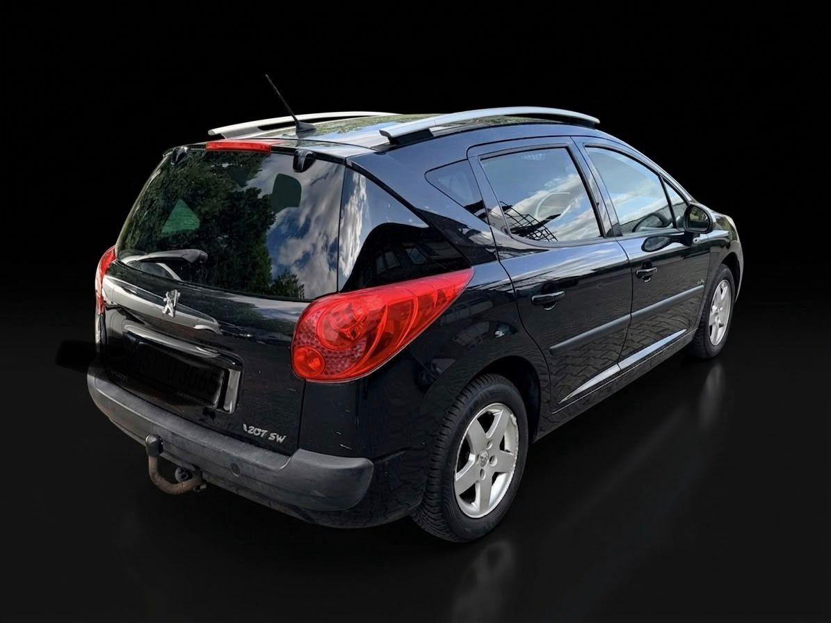 Peugeot 207 2009 — салон