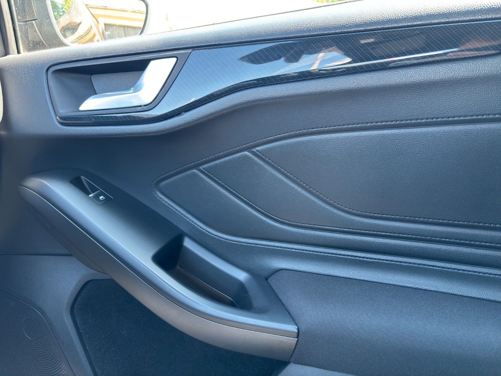 Fahrzeugabbildung Ford Focus Turnier ST-Line | LED | Winter