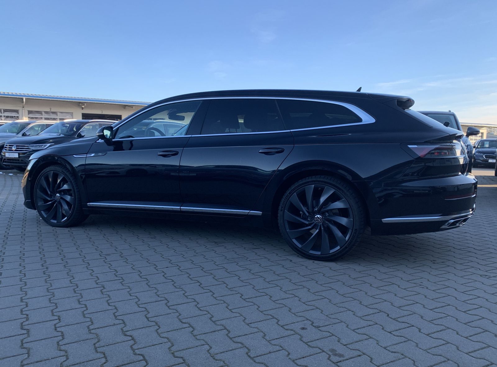 Fahrzeugabbildung Volkswagen Arteon Shooting Brake 2.0 TDI*R-Line*4Motion*AHK