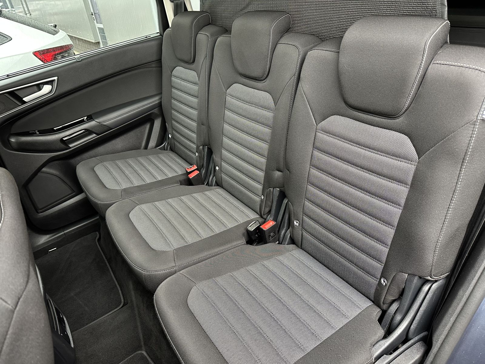 Fahrzeugabbildung Ford Galaxy 2.0 EB Aut. Titanium NAV+LED+PANORAMA+AHK