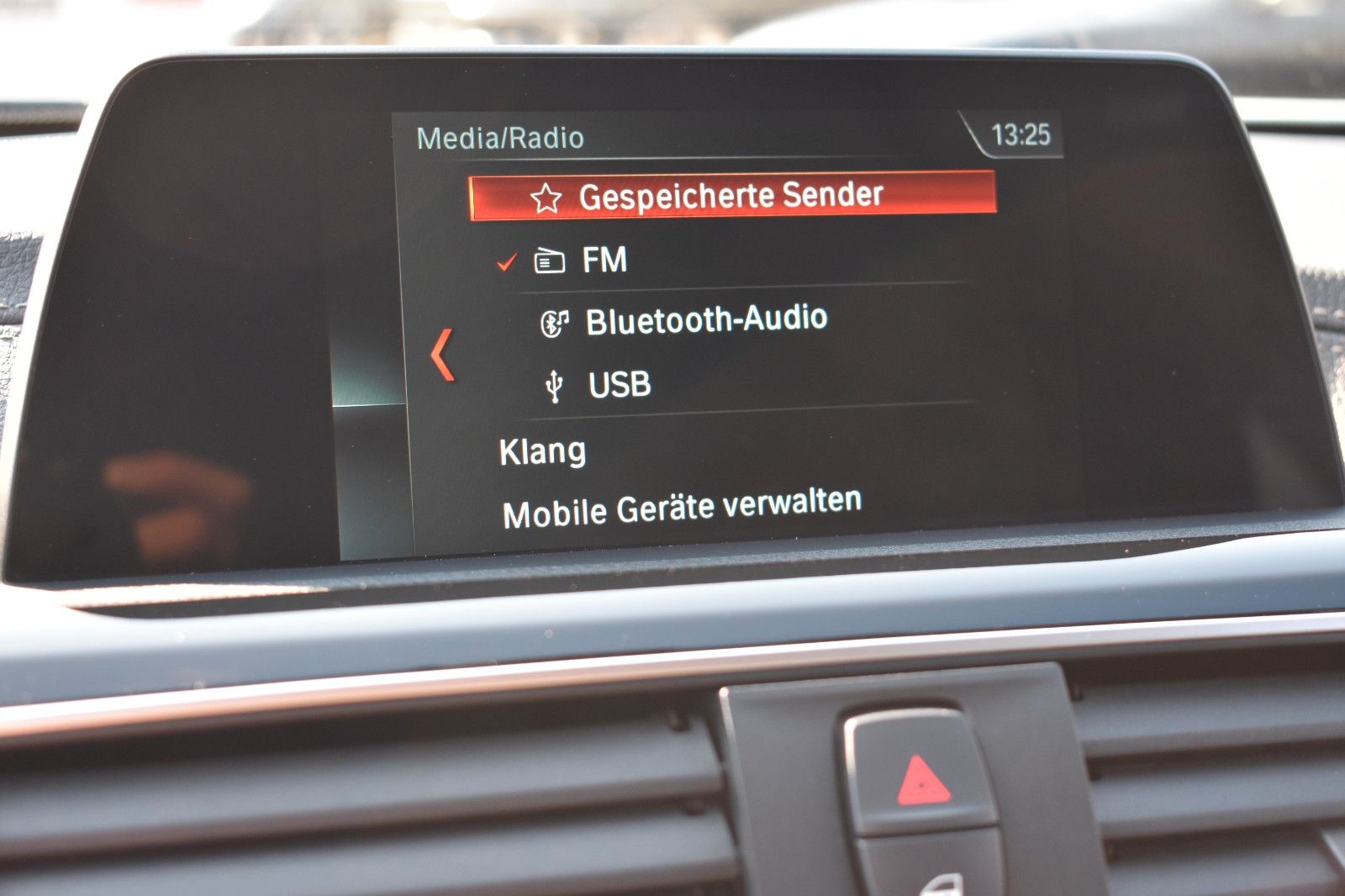 Fahrzeugabbildung BMW 320 d Touring Sport Line Automatik AHK