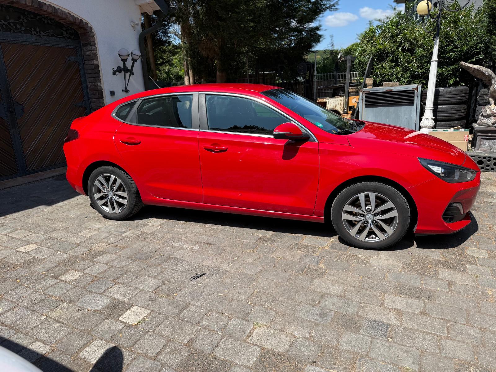 Hyundai i30 Fastback 2 Hand Scheckheft Klima PDC TOP