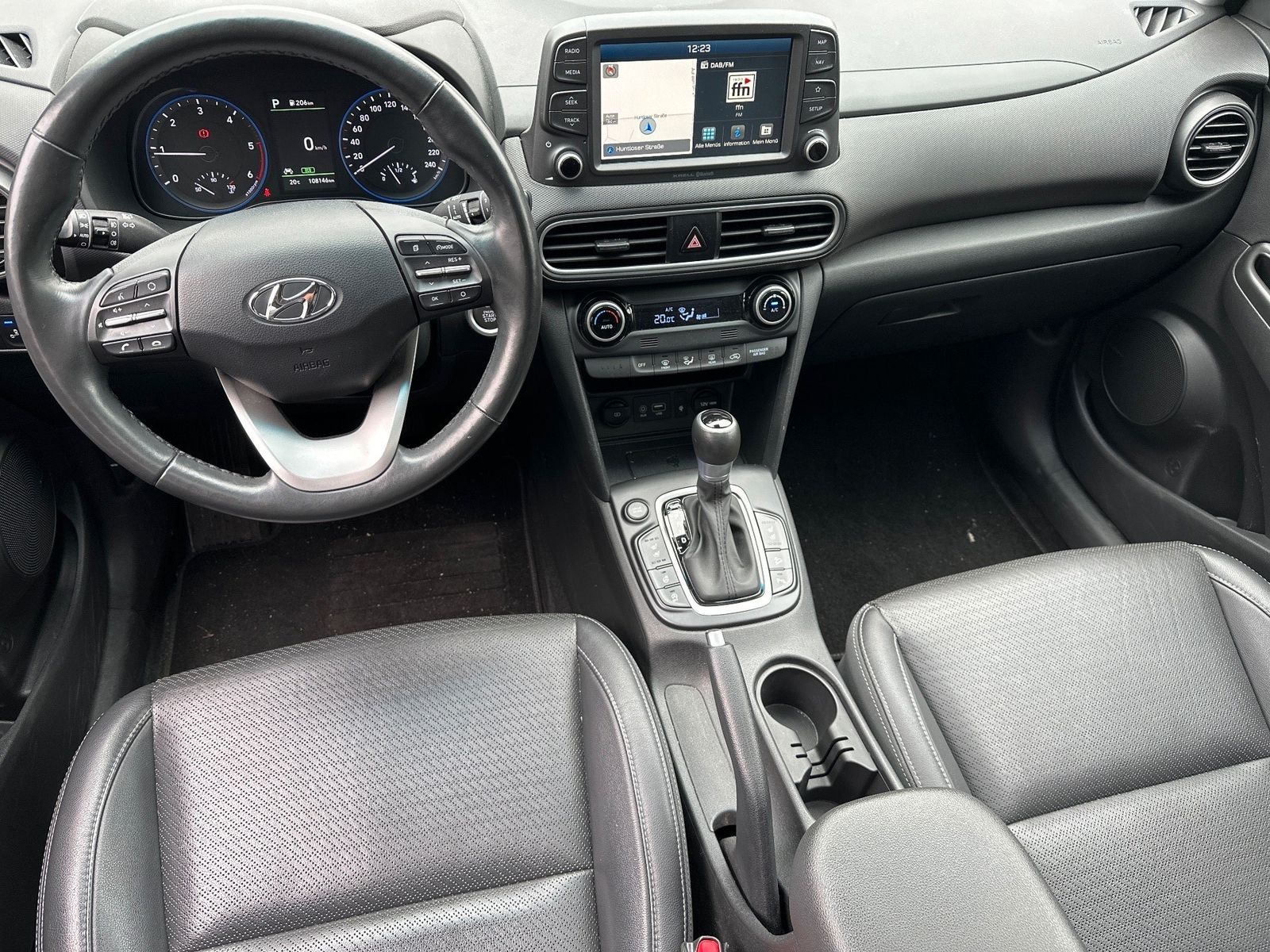 Fahrzeugabbildung Hyundai KONA 1.6 CRDi DCT NAV+LED+AHK+HEADUP+KAM