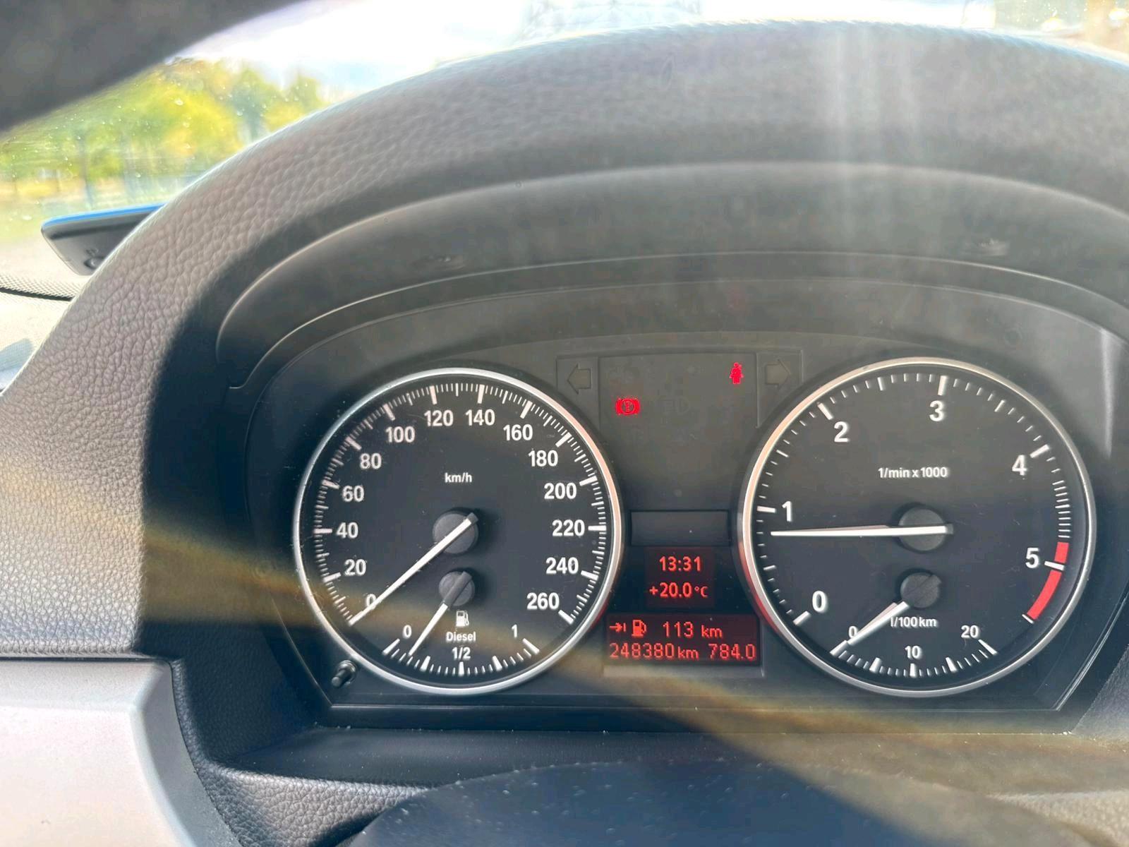 BMW 318 2009 — photo 6