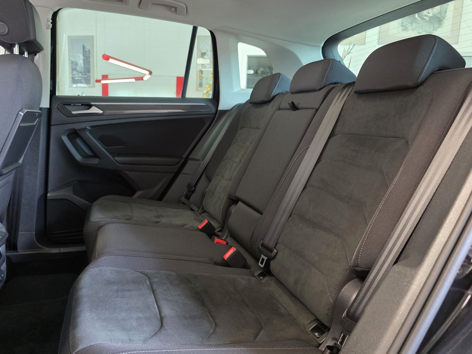 Fahrzeugabbildung Volkswagen Tiguan R-Line/Pano/Keyless/LED/Virtual/Dynaudio