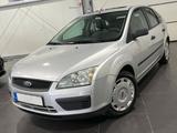 Ford Focus 1.6 Lim. **Schiebedach*CD*el.Fenster** - Ford Focus aus 2005: 1.6