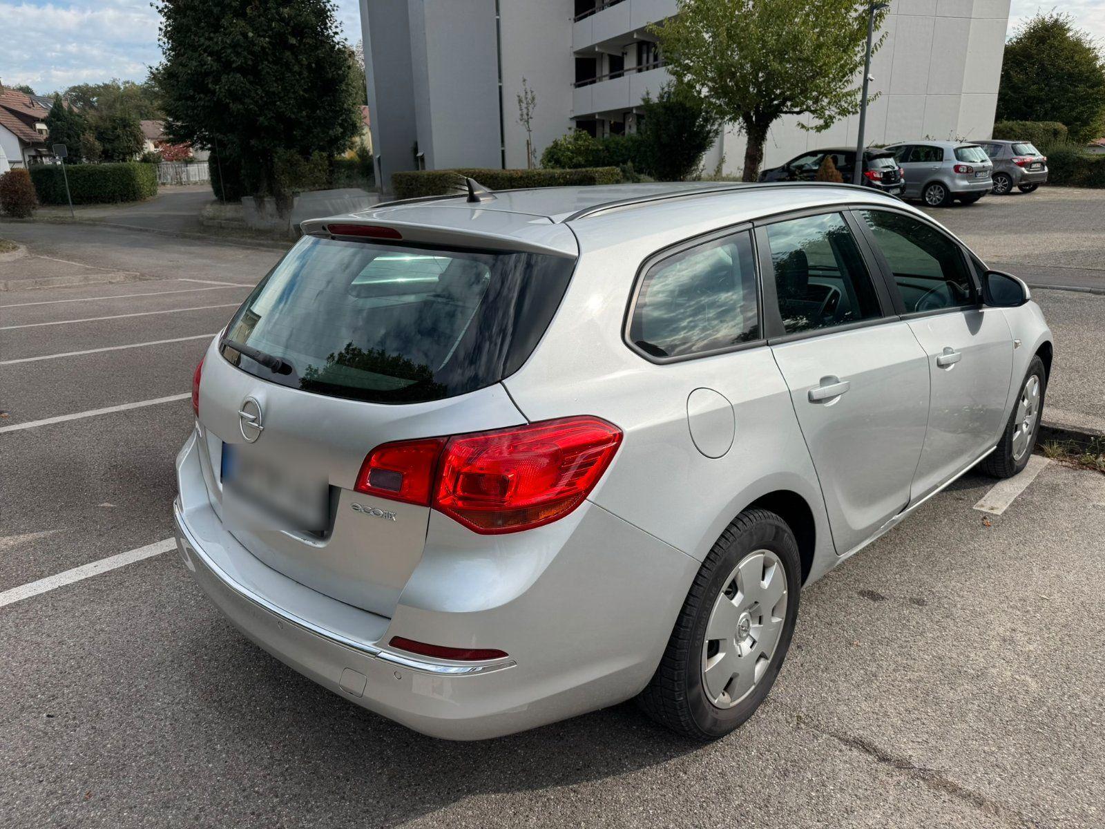 Opel Astra 2015 — фото 7