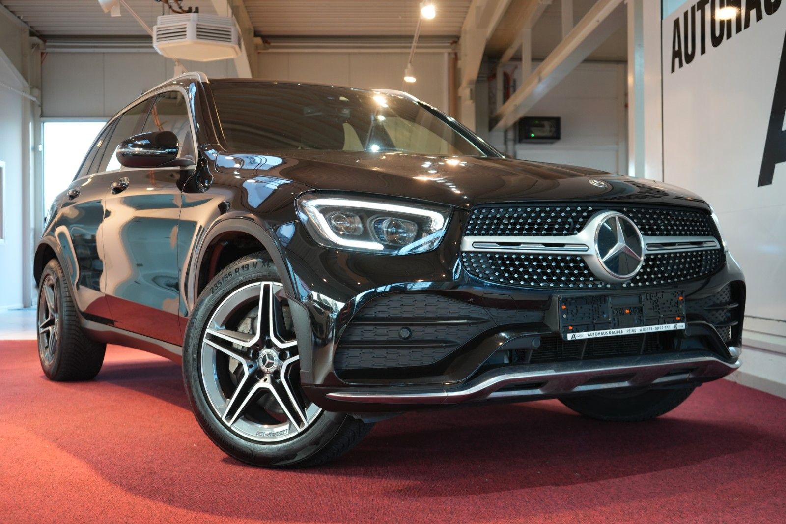 MERCEDES-BENZ GLC 300 4Matic AMG Line 9G *LED*Navi*Pano*AHK*