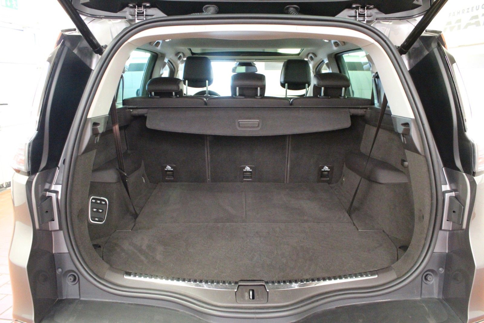 Fahrzeugabbildung Renault Espace ENERGY TCe 200 EDC Intens 7 Sitzer