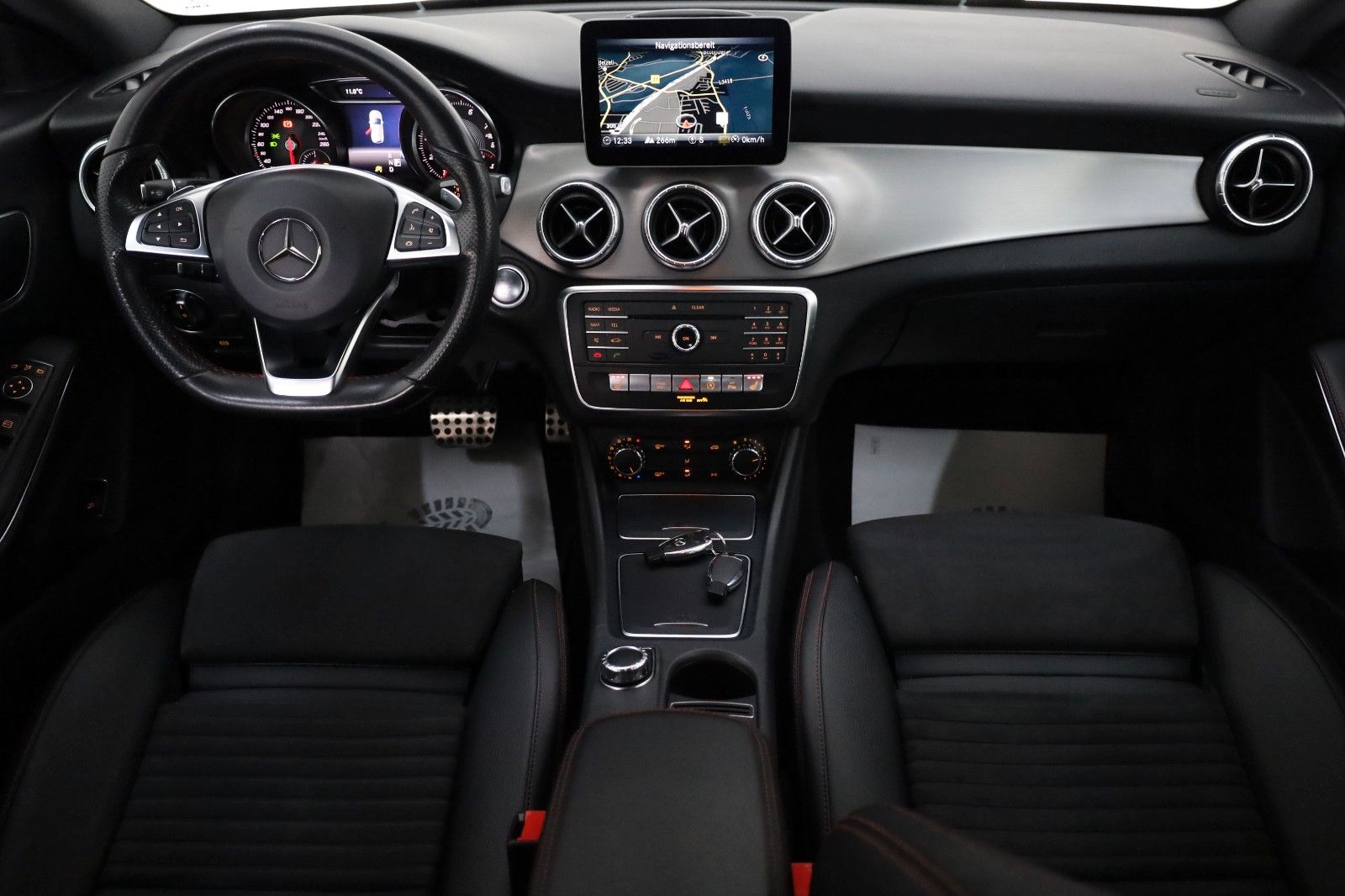 Fahrzeugabbildung Mercedes-Benz CLA 200 SB AMG Line TLeder,Navi,LED,SH,PDC,SR+WR