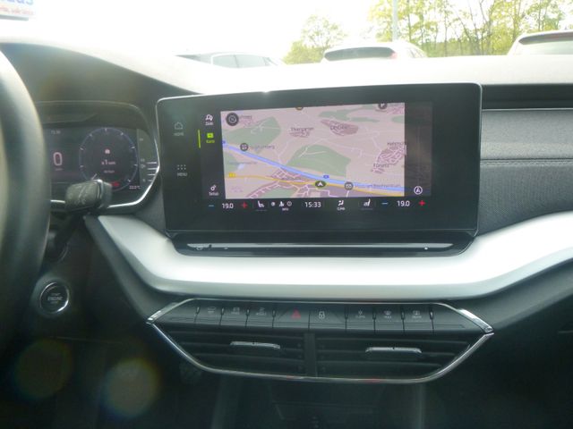 Fahrzeugabbildung Skoda Octavia 1,5 TSI Kombi >AHK/PANO/NAV/LED/SHZ<