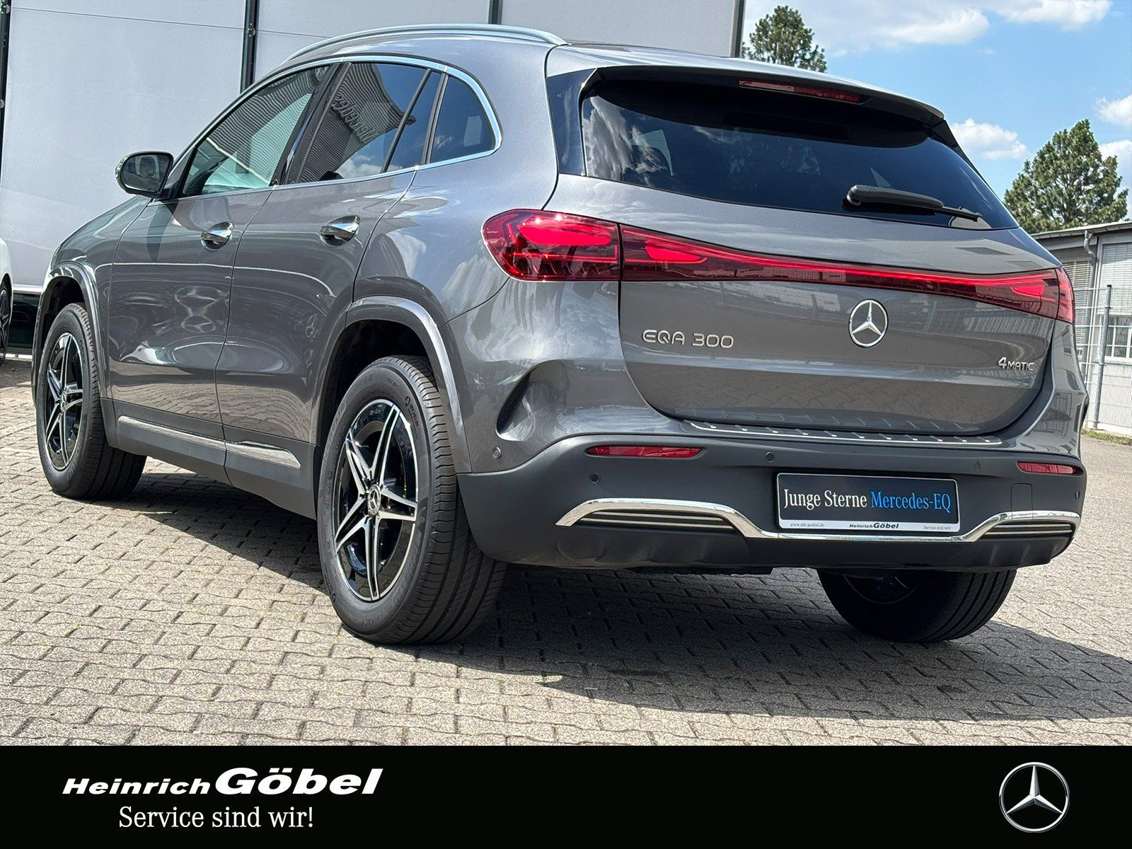 Fahrzeugabbildung Mercedes-Benz EQA 300 4M AMG*AHK*FAP*ADV-SOUND*360°KAM*AMBIENT