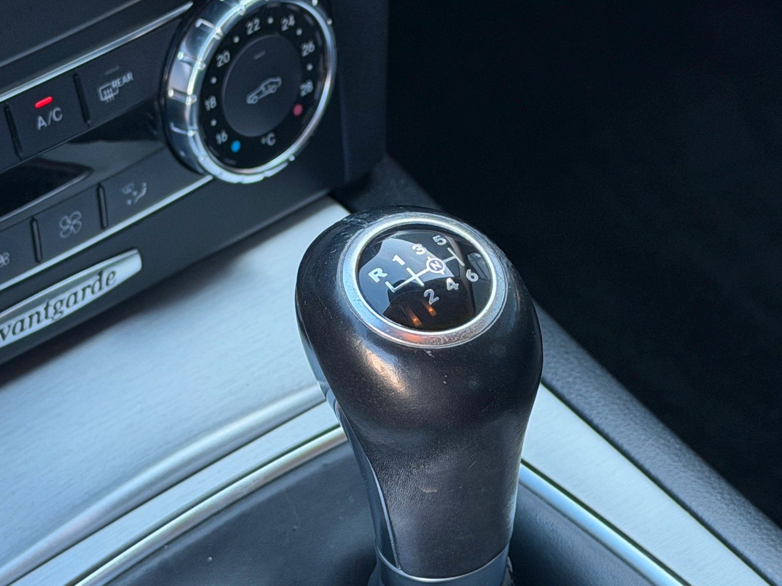 Fahrzeugabbildung Mercedes-Benz C180 CGI AVANTGARDE *Klima*Sitzhzg*AHK*PDC*USB*