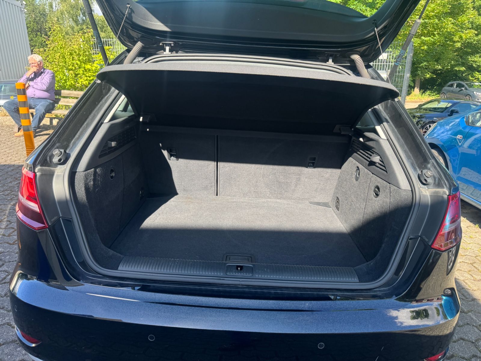 Fahrzeugabbildung Audi A3 Sportback sport Navi+LED+Bluetooth