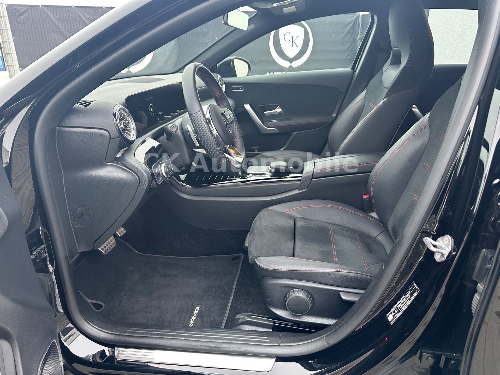 Fahrzeugabbildung Mercedes-Benz A 250e AMG-Line/Night-Paket/Navi/LED/Kamera