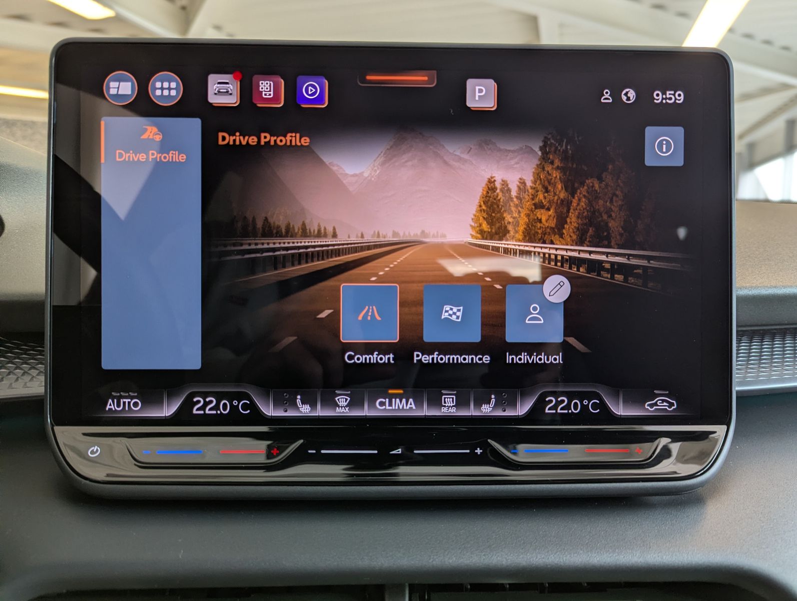 Fahrzeugabbildung CUPRA Terramar 1.5 eTSI Tribe Sennh Matrix HUD AHK 20