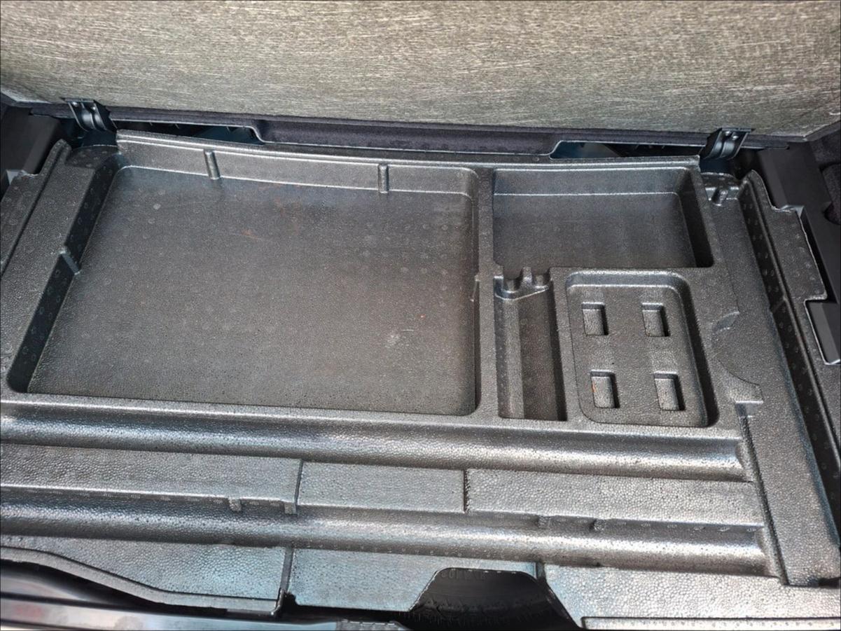 Mercedes-Benz C180 2009 — photo 20