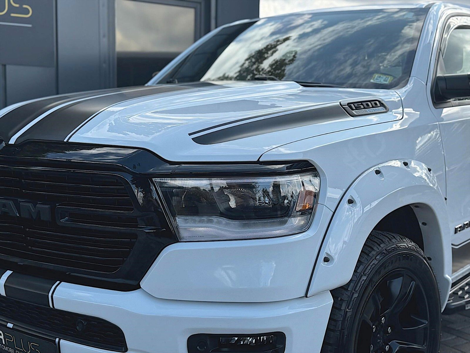 Fahrzeugabbildung Dodge RAM 5.7 V8 HEMI NightEdition Offroad 4x4 eTorque