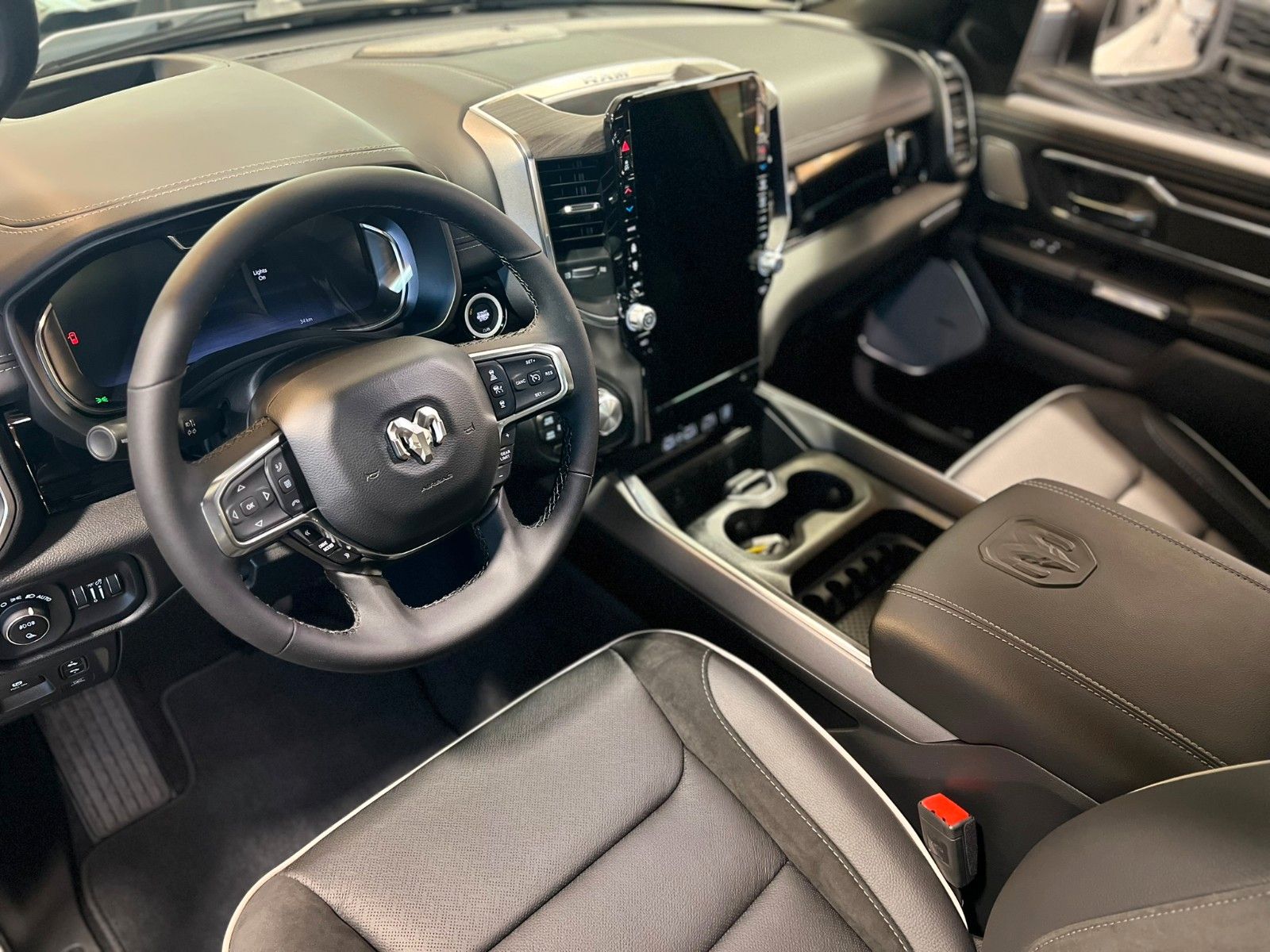 Fahrzeugabbildung Dodge RAM 1500 Laramie Night Premium, *AKTION*