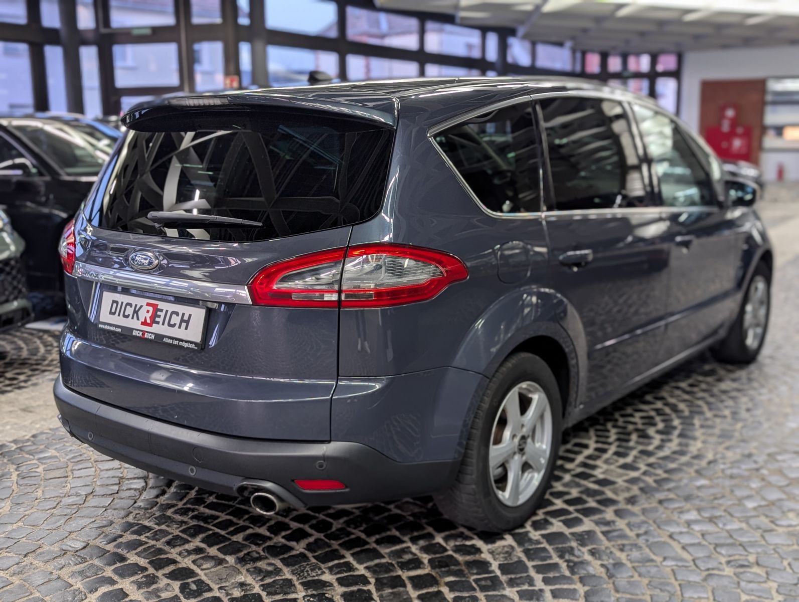 Fahrzeugabbildung Ford S-MAX Titanium SHZ*PDC*TEMP*NAVI*7 SITZER