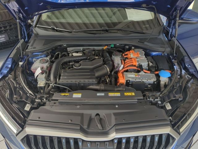 Fahrzeugabbildung SKODA Superb Combi 1.5 TSI iV DSG Selection AHK NAVI W
