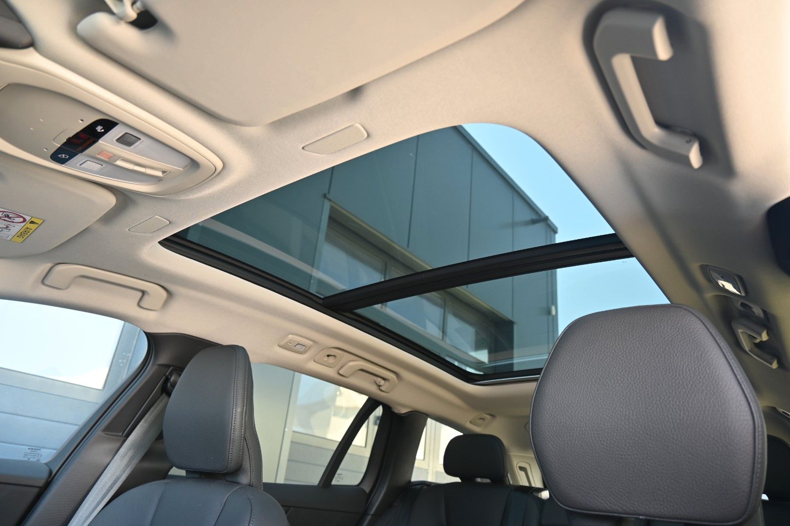 Fahrzeugabbildung Volvo V60 B4 DKG Plus Dark*HuD*PANO*360°*ACC