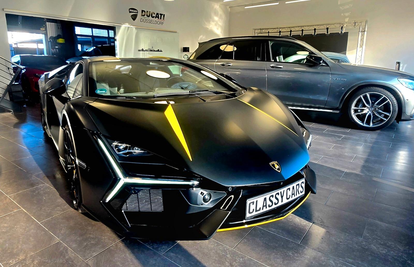 Lamborghini Revuelto 6.5 V12 HPEV Carbon / Beifahrerdisplay