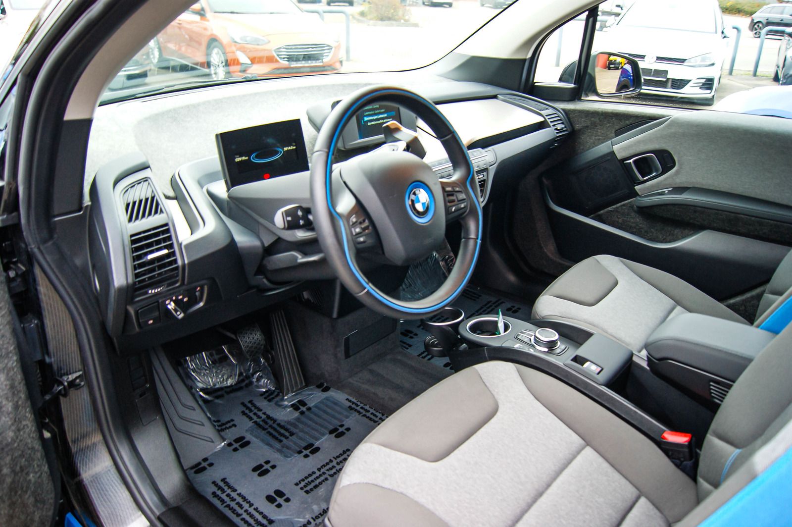 Fahrzeugabbildung BMW i3 (120Ah) PARKASSYST NAVIGATION KAMERA 3.900 Km