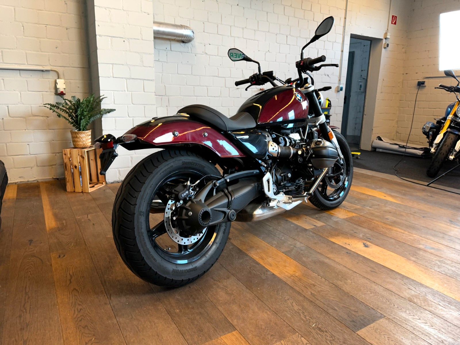 Fahrzeugabbildung BMW R12 - BMW Werksmaschine,  48 PS nur 907km!