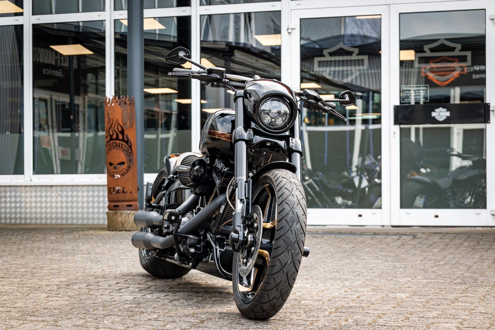 Fahrzeugabbildung Harley-Davidson CVO Pro Street Breakout - Kesstech -