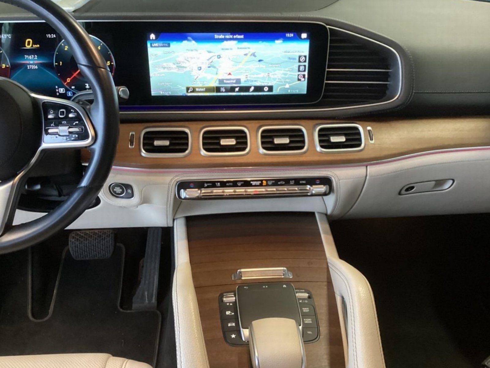 Fahrzeugabbildung Mercedes-Benz GLE 350 d Cpé AMG Pano AIRMATIC Burme MLED KeyGo