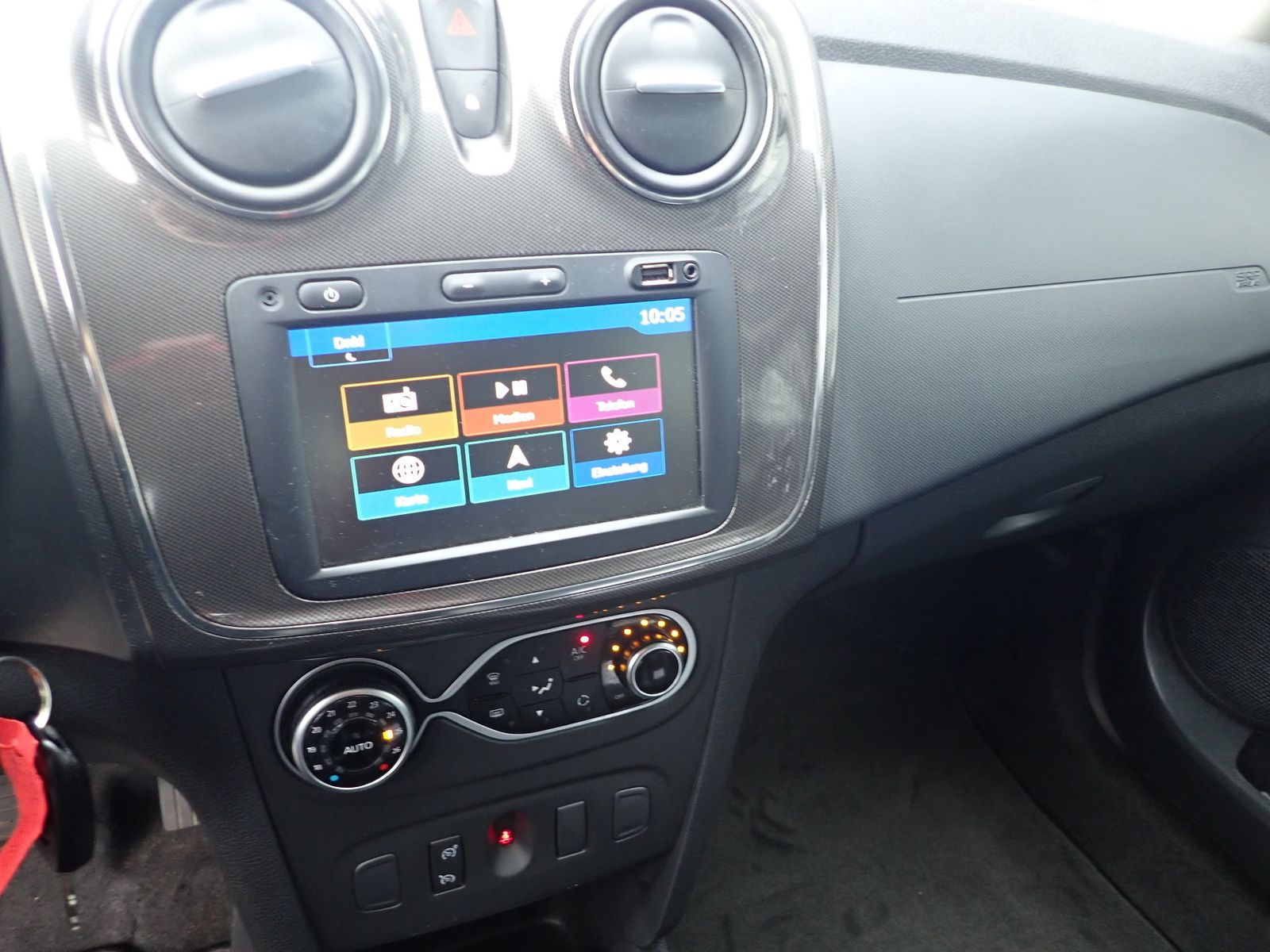 Fahrzeugabbildung Dacia Logan MCV II Kombi Stepway TCe 90 / NAVI